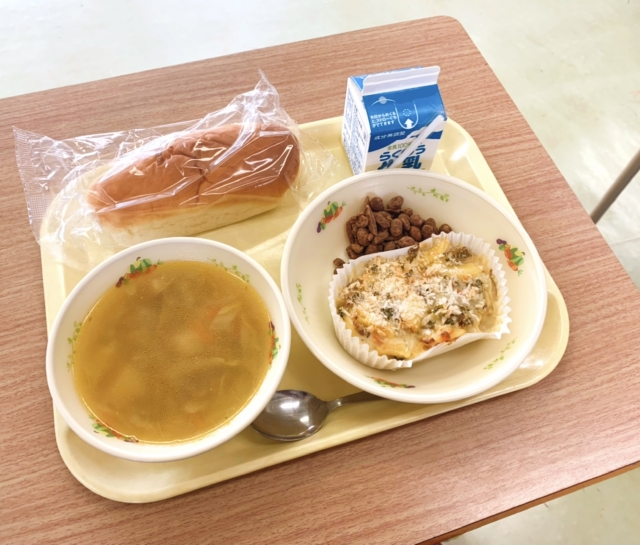 学校給食の画像